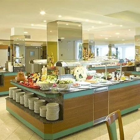 卡斯特尔皇家环球酒店 酒店